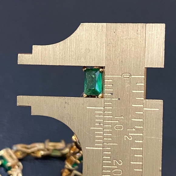 Unsigned Gold-tone Emerald Green & Clear CZ Stone 7.5” Tennis Bracelet 8.7g - Picture 13 of 16